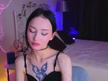 Chaturbate Live Sex Cam of holly_berryy_