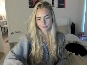 Chaturbate Live Porn of ariah_is_blonde