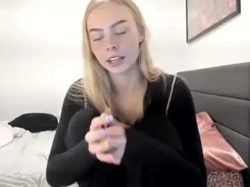 Chaturbate Adult Webcam of ariah_is_blonde