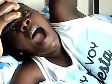 Chaturbate Live Sex Cam of ebony_vellyn20