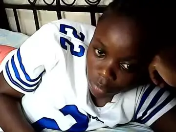 Chaturbate Live Sex Cam of ebony_vellyn20