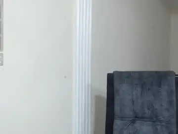 Chaturbate Live Sex Cam of mia_girl07