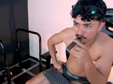 Chaturbate Live Sex Cam of nicolaikarav