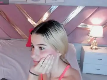 Chaturbate Live Sex Cam of chloeelaurent