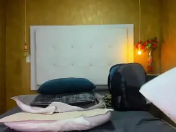 Chaturbate Live Sex Cam of milaa_petite