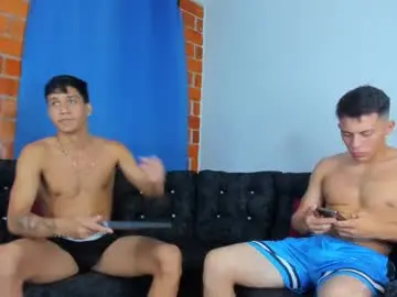 Chaturbate Watch Live Sex Cams of robertmiller21