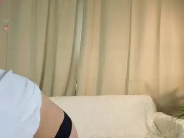 Chaturbate Live Sex Cam of mymonique