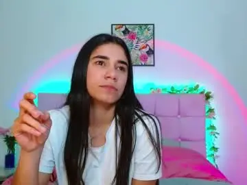 Chaturbate Live Sex Cam of layla_roma