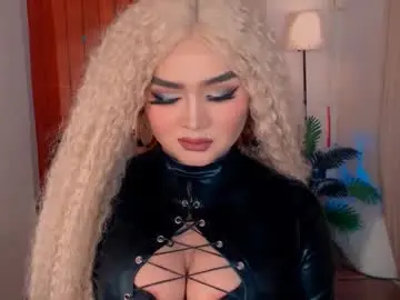 Chaturbate Live Sex Cam of luxsasha