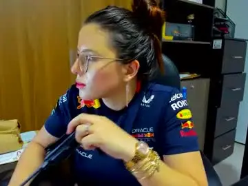 Chaturbate Live Sex Cam of ema_04