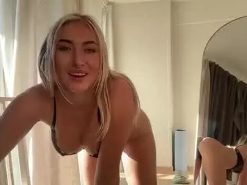 Chaturbate Live Sex Cam of heyskylar