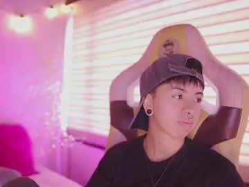 Chaturbate Nude Webcam of tommy_blue1