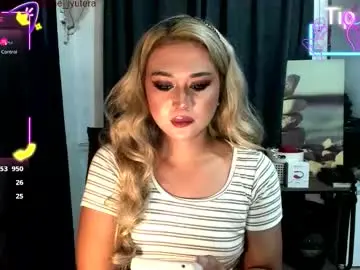 Chaturbate Free Live Porn of kylie_iyutera