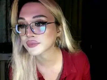 Chaturbate Live Sex Cam of kylie_iyutera