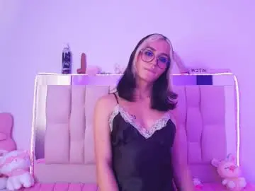 Chaturbate Live Sex Cam of bonn_glow