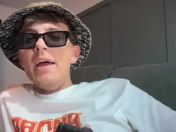 Chaturbate Live Sex Cam of luciancrowe