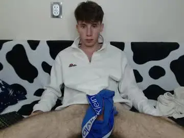 Chaturbate Best live sex cam show of cute_brian