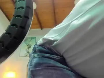Chaturbate Sex Cam of bella_hiugs
