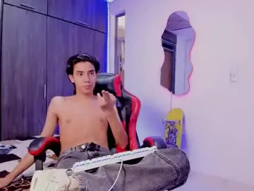 Chaturbate Nude Webcam of alan_boy01