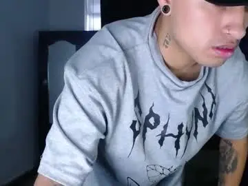 Chaturbate Nude Webcam of boylatin_777