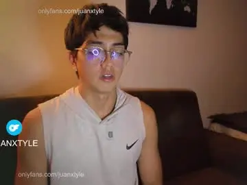 Chaturbate Live Sex Cam of juancamroom