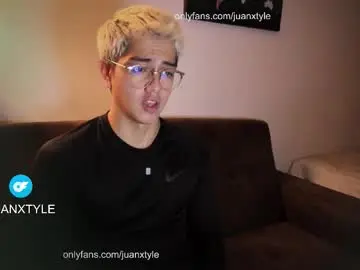 Chaturbate Live Sex Cam of juancamroom