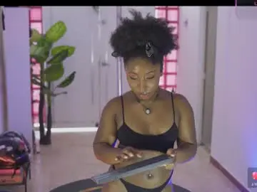 Chaturbate Watch Live Sex Cams of emmasanzoficial