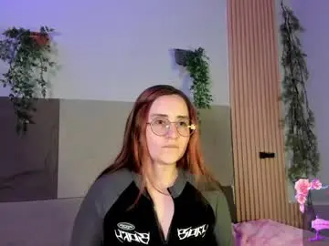 Chaturbate Live Sex Cam of alice_cute77