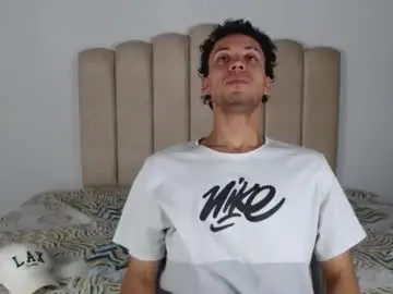 Chaturbate Live Sex Cam of aroncooper1