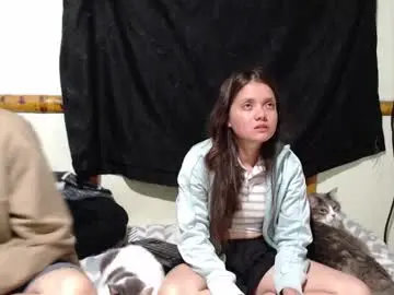 Chaturbate Live Sex Cam of miahells