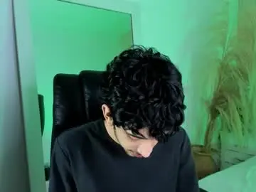 Chaturbate Live Sex Cam of salvatore_monterey
