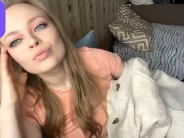 Chaturbate Live Sex Cam of lanniecastellow