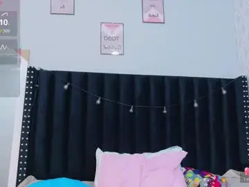 Chaturbate Live Sex Cam of littleebonymommy