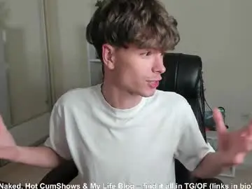 Chaturbate Live Sex Cam of calvin_loves_you