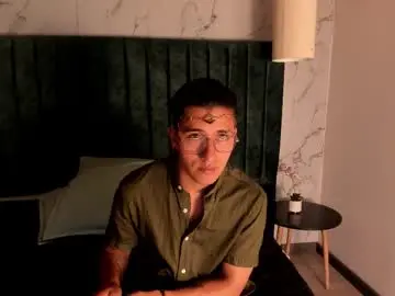 Chaturbate Live Sex Cam of andyjoy_