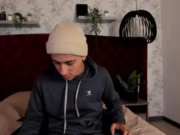 Chaturbate Live Sex Cam of andyjoy_