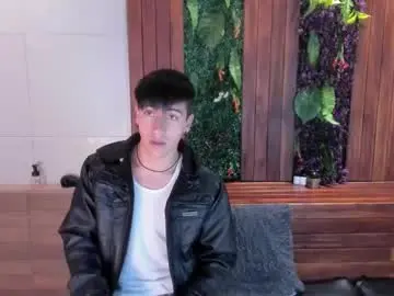 Chaturbate Live Sex Cam of andyjoy_