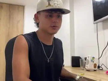 Chaturbate Live Sex Cam of bob_pettersonn