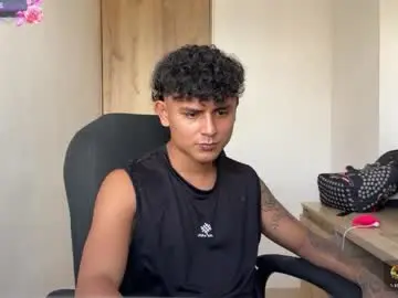 Chaturbate Live Sex Cam of bob_pettersonn