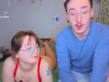 Chaturbate Live Sex Cam of mamiclouds