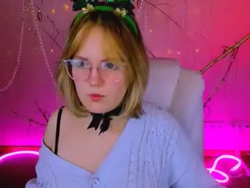 Chaturbate Live Sex Cam of madeline_doll