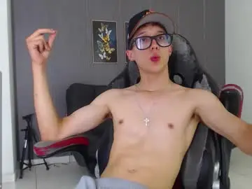 Chaturbate Live Sex Cam of skinny_bigcock20