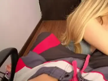 Chaturbate Best live sex cam show of cute_emmma