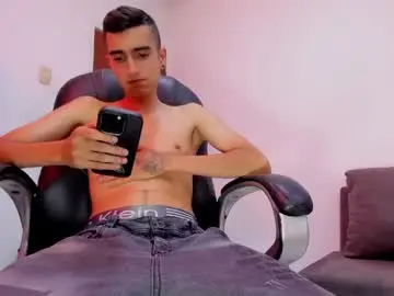 Chaturbate Live Sex Cam of ethann_boy