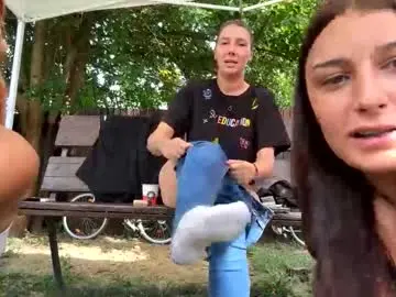 Chaturbate Live Sex Cam of squirt_bunny77