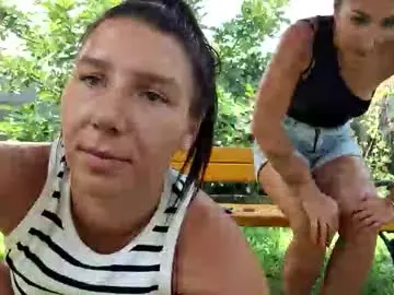 Chaturbate Live Sex Cam of squirt_bunny77