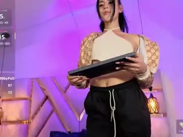 Chaturbate Live Sex Cam of emily_roousee