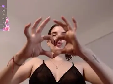 Chaturbate Live Sex Cam of alahia_sky