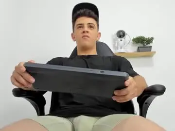 Chaturbate Live Porn of mikecooper_
