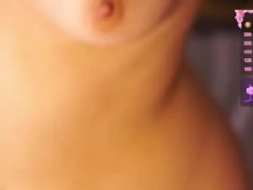 Chaturbate Nude Webcam of queeneliaa_